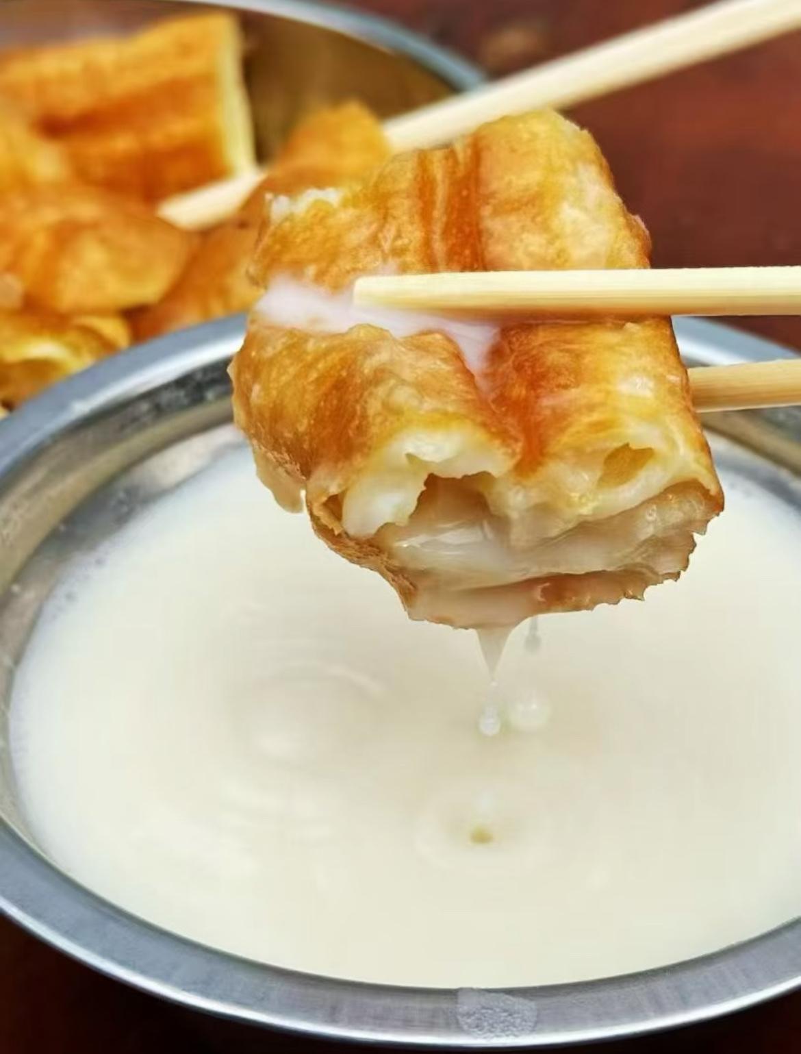 怪不得早餐摊没人用陶瓷碗了！今天路过常去的那家早餐店,扫了一眼,里里外外都是