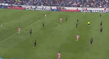 梅西大清早又进球了。帮助迈阿密2-0领先华盛顿联。这个进球很漂亮，是个挑射破门，