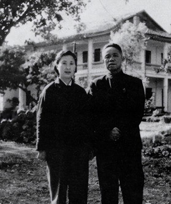 81年韩先楚回乡探亲，刚进村就被村民骂，他立即打电话：传我命令。开国上将