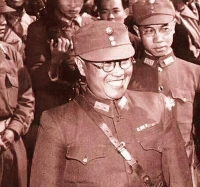 1948年10月23日，廖耀湘派宪兵去枪决作战不利的师长戴海容。宪兵闯进师部，戴