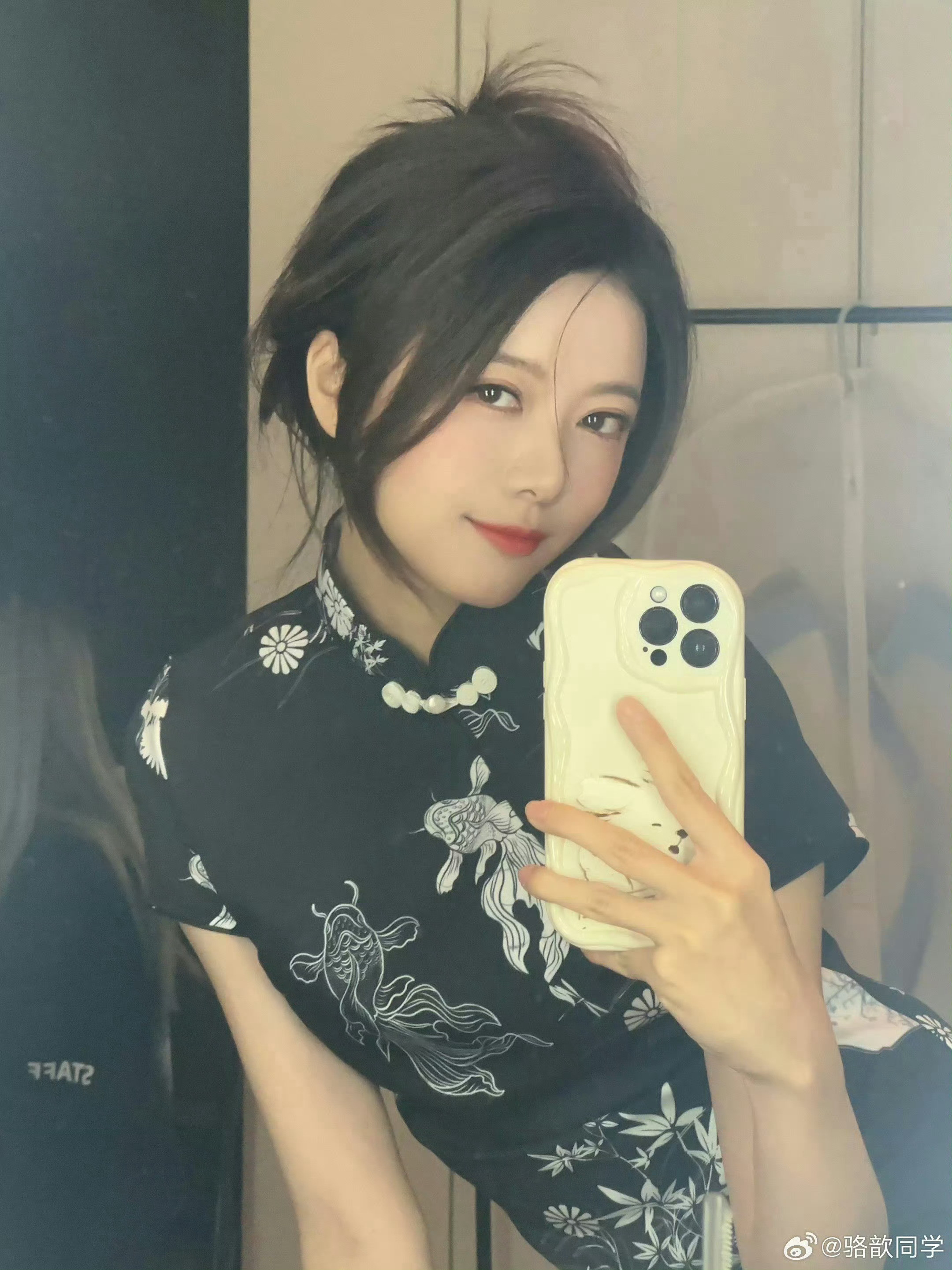 盘点LPL那些女解说主持的旗袍装，你最Pick谁？1、余霜2、希然3、Rita4