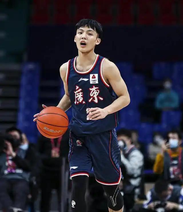 广东男篮超级巨星徐杰真是太嚣张了！在昨天广东全运队以88：82力克肯塔基美国明星