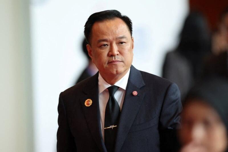 冻结三类枪支许可证，是一脚急刹车，却不是泰国枪支治理的终点。真正的考验，是能否把