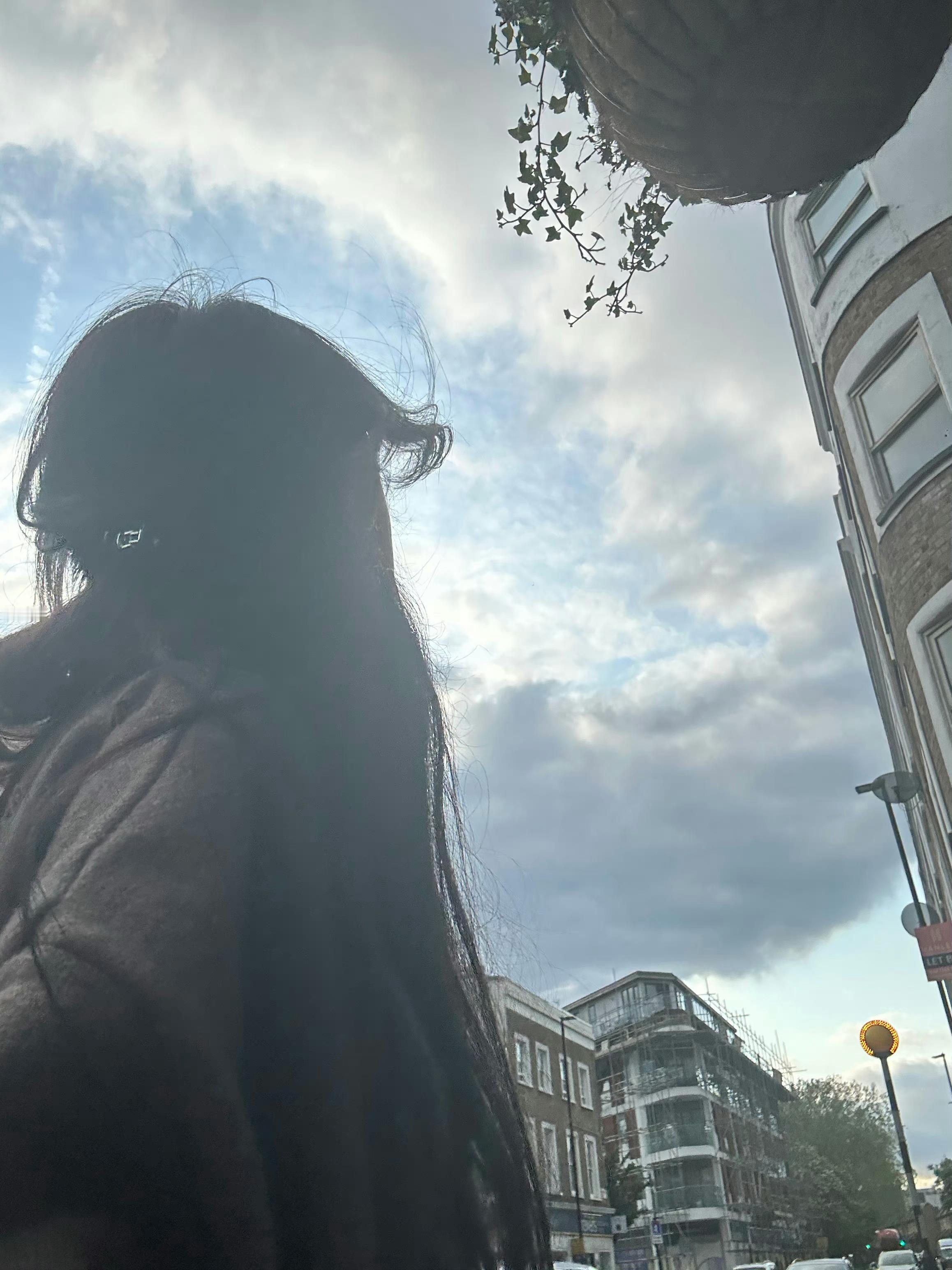 老一辈人好擅长粉饰太平，最近喉咙不舒服去查了耳鼻喉科，医生看了没有器质性问题，委