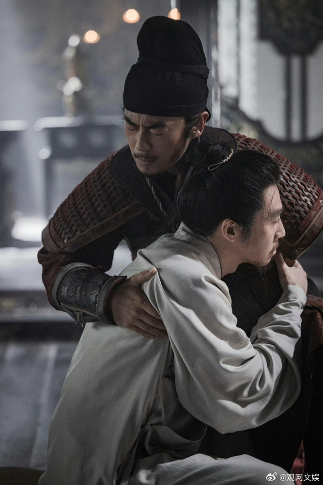 太平年编剧回应剧中黄袍加身质疑编剧说把黄袍加身解读权交给观众《太平年》董哲回应部