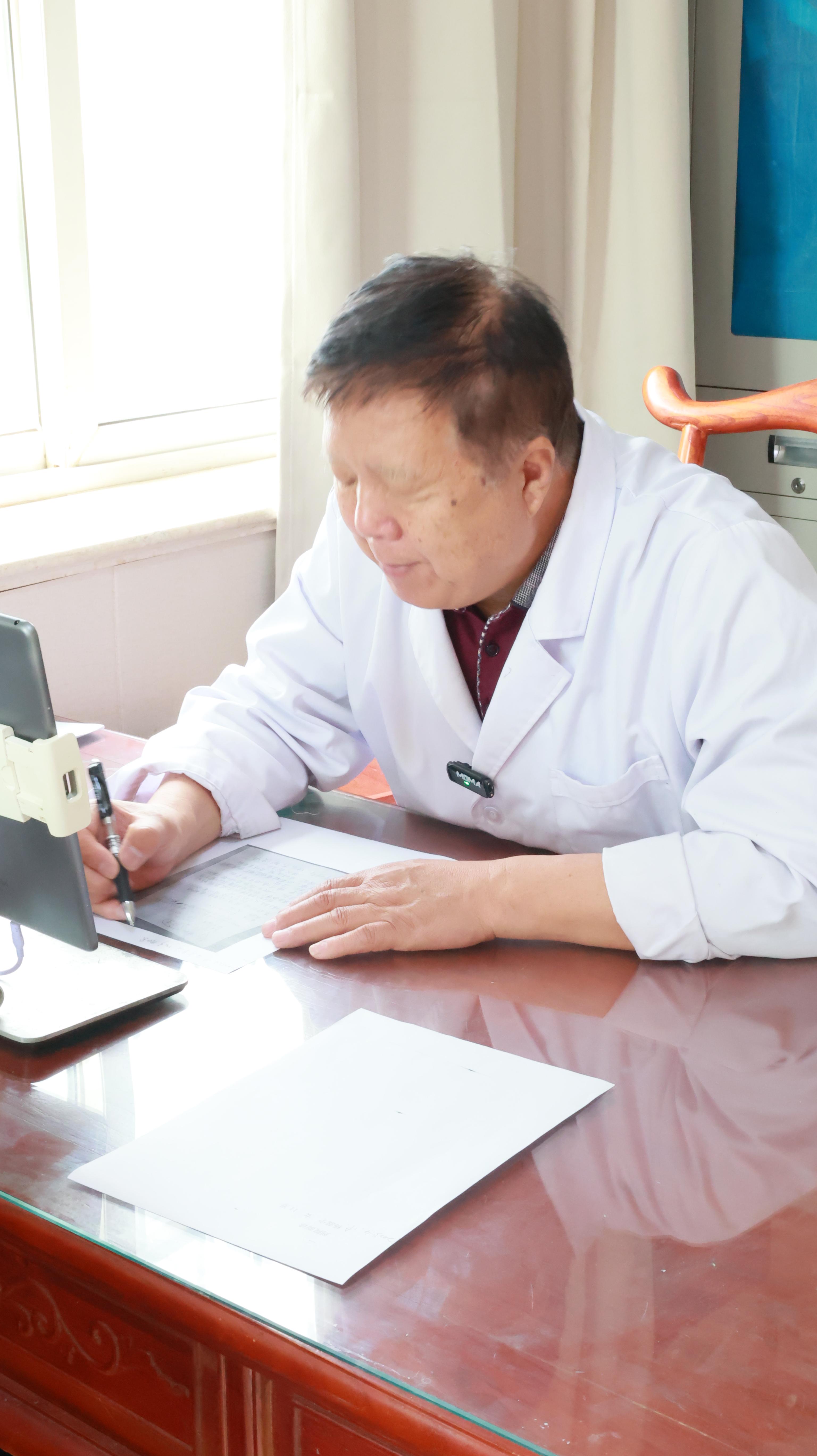 所谓的过敏性鼻炎、鼻窦炎，很多时候啊，根本原因就是孩子内热太重，只要把...
