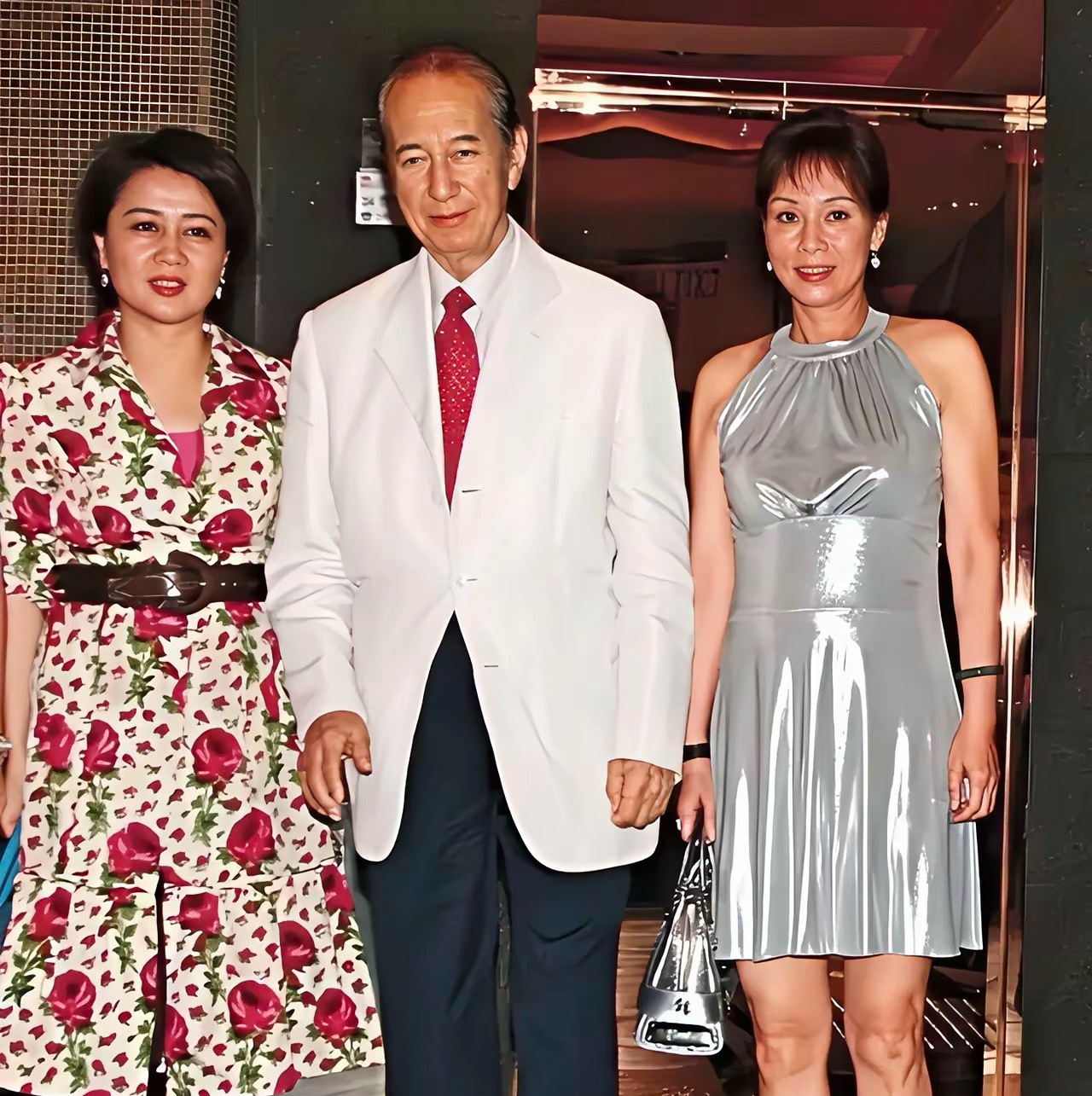 都说何鸿燊多么的宠爱陈婉珍，其实得了吧，因为当时四太进门的时候，三太都快抑郁症了