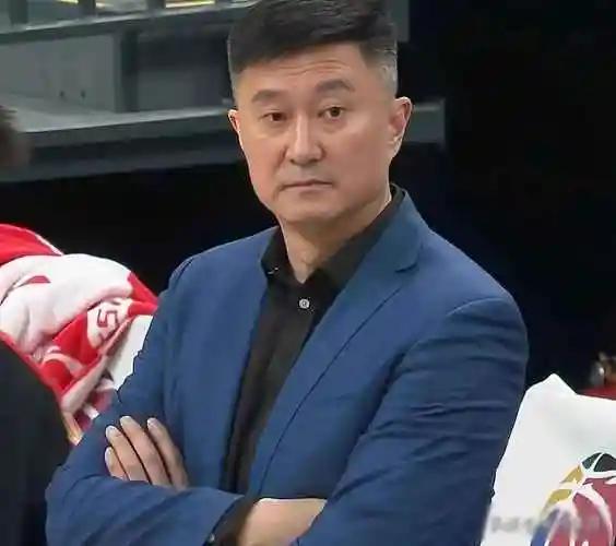 杜锋神秘备战，广东男篮能否逆袭上海？