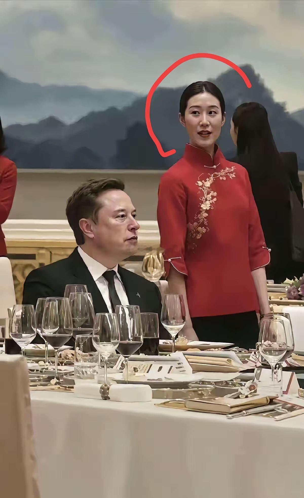 能服务世界首富的女服务员，工资不会低吧？