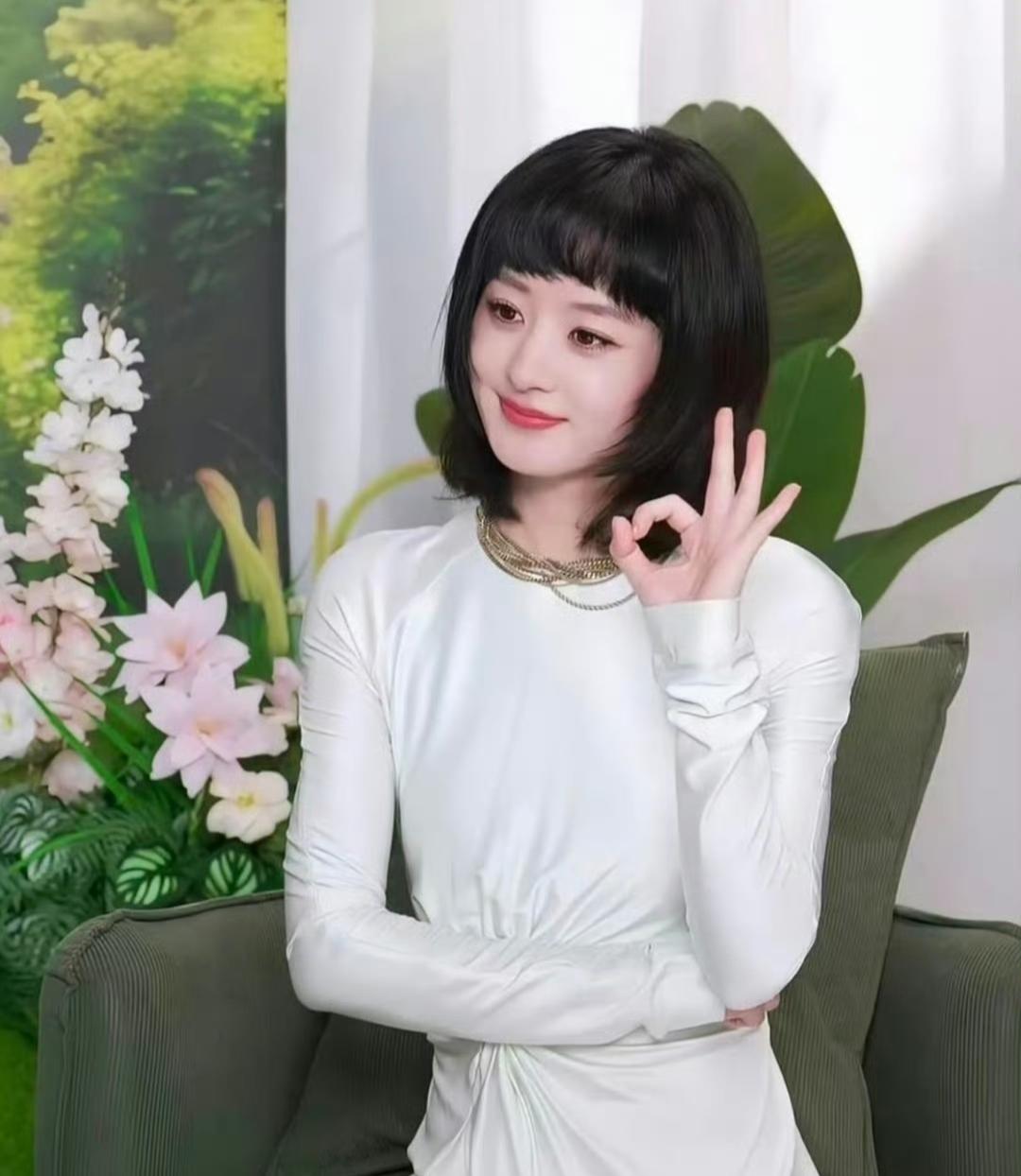 赵丽颖也不灵啊。平时不管古装现代装都美到封神的赵姐。这次的假发造型真的