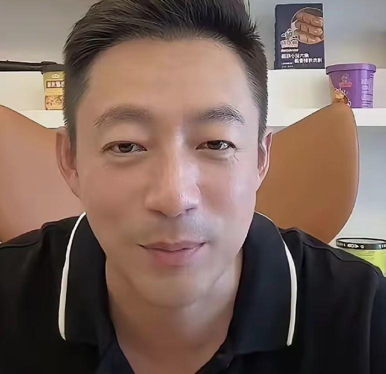 汪小菲在餐饮上还是有两把刷子的，除了恋爱脑，其他都还行！ 麻六记本来还为酸辣