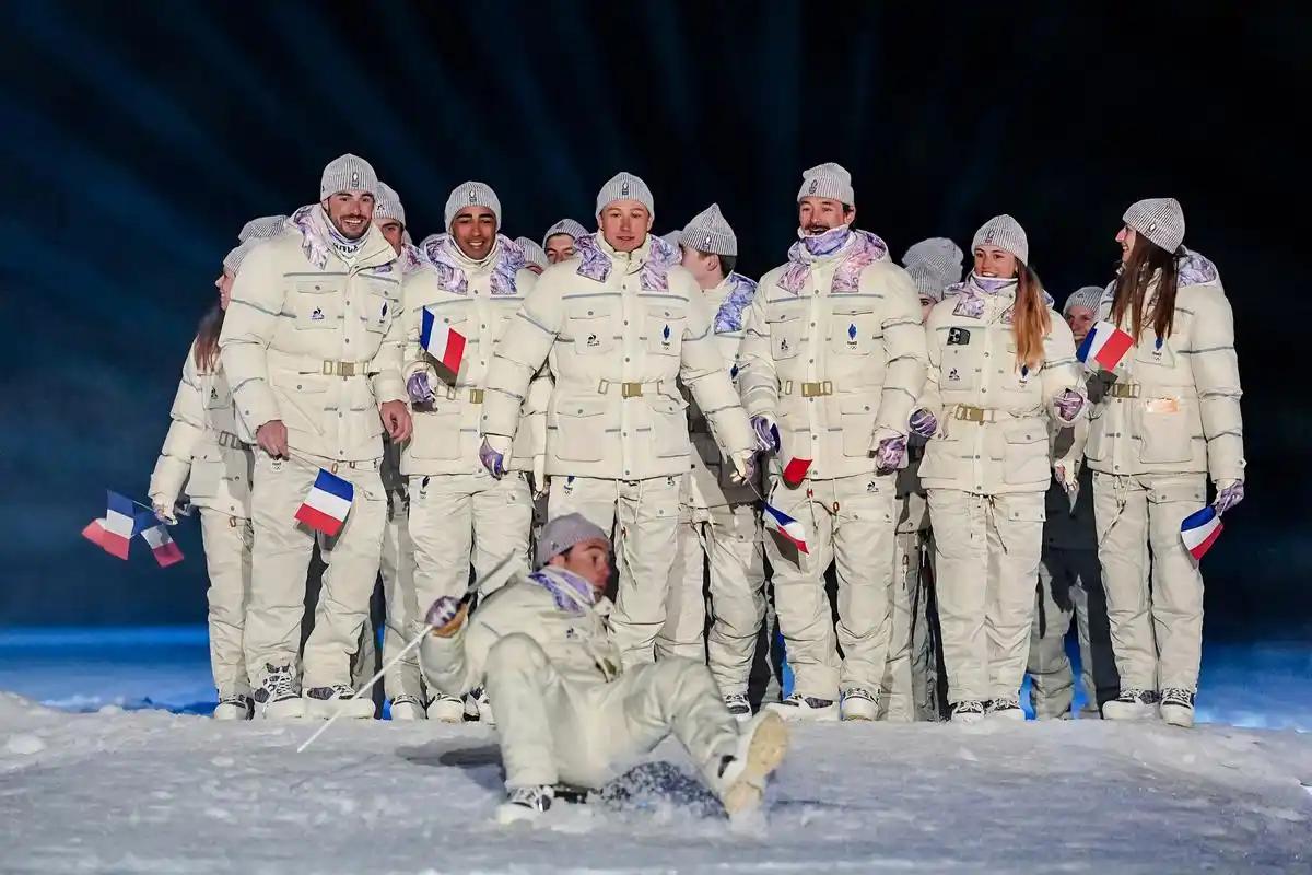 急疯了！美国2028月球基地计划崩盘，中国2035布局稳步领先。全球月球南极争夺