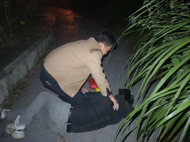 长沙警察这回玩了一手漂亮的“连环计”，直接把三个搞电信诈骗取钱的“车手”一锅端了