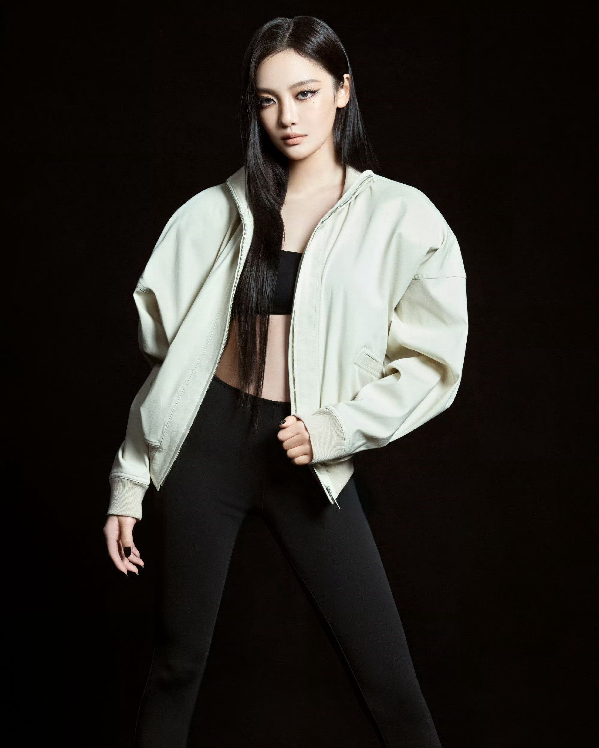 GUCCI古驰正式宣布宁艺卓成为品牌代言人宁艺卓与Gucci的关系，更像一场逐步