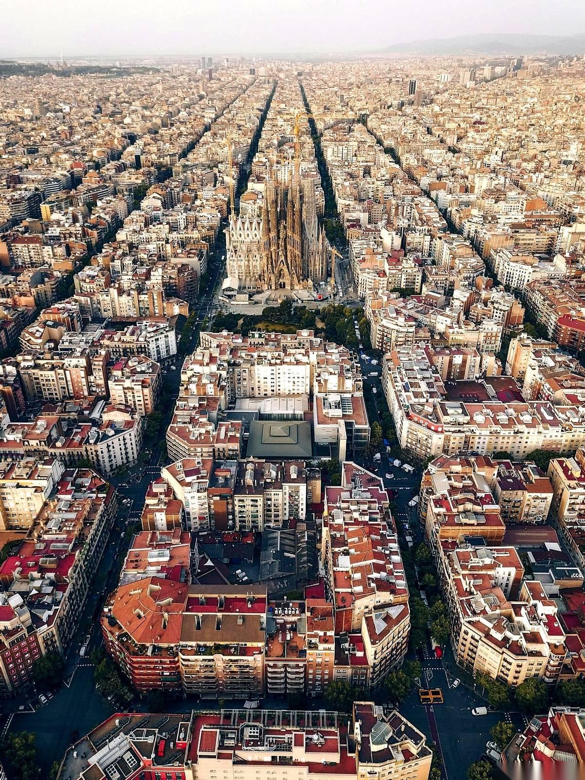 全世界最“公平”的城市，可能就是巴塞罗那了。开发商在这里估计得哭死，因为根本没