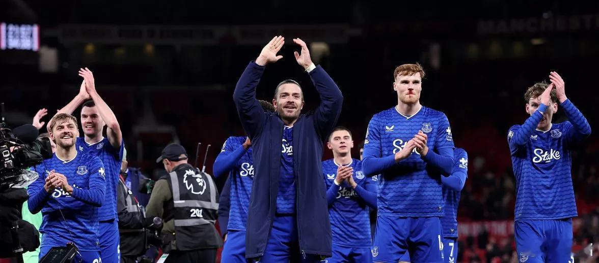 半场休息的时候，盖耶在更衣室当着全队的面真诚道歉，队友迈克尔-基恩原谅了塞内加尔