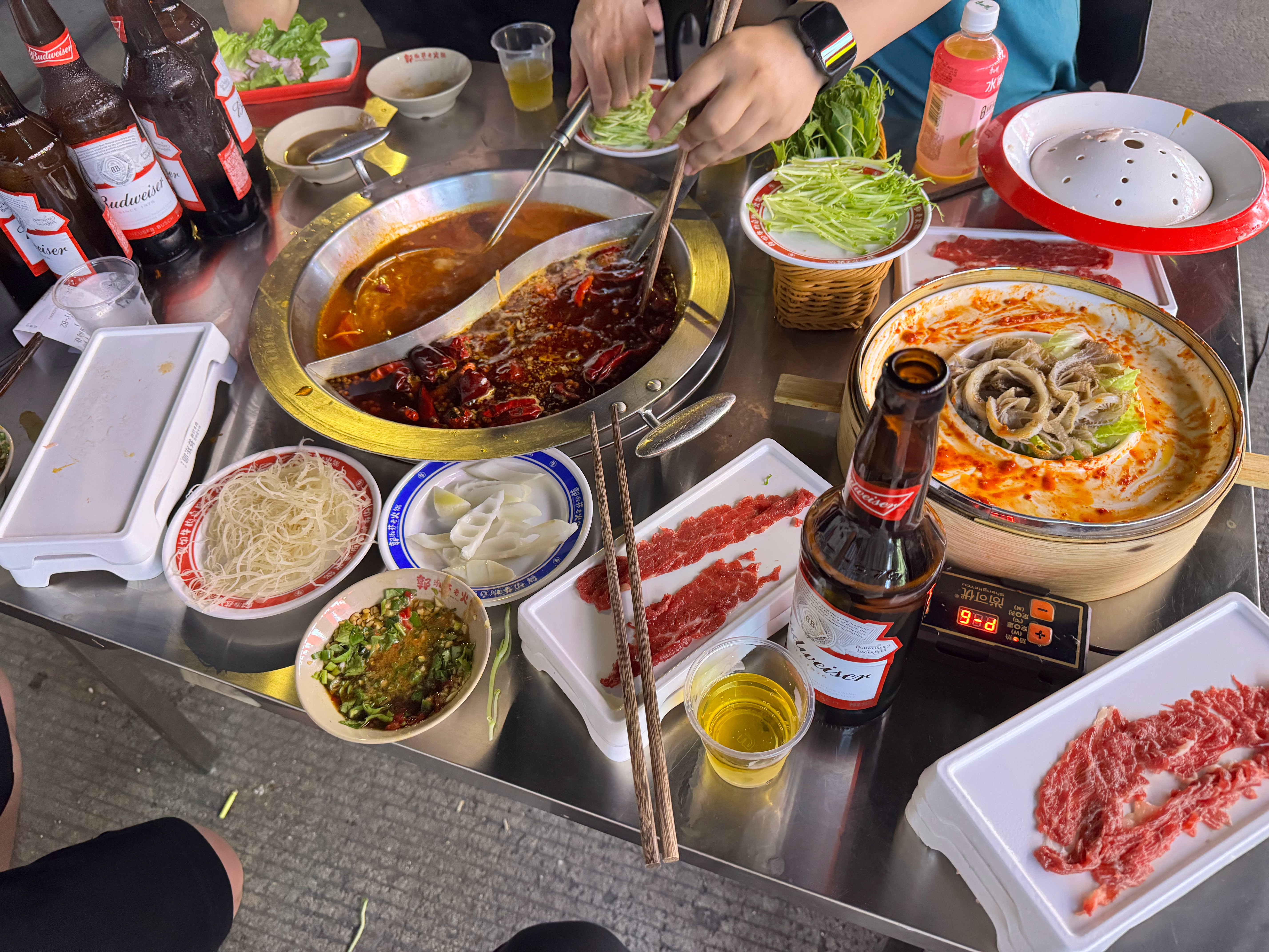 今晚是下定决心减肥局，吃了这顿，大家接下来一段时间，不喝酒不碰主食，多走路，一心