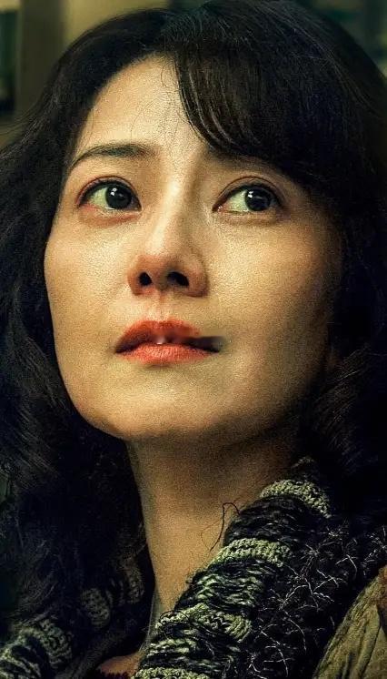 5月13日，电影《森中有林》官方发布终极预告，演员高圆圆在片中的老年妆造型