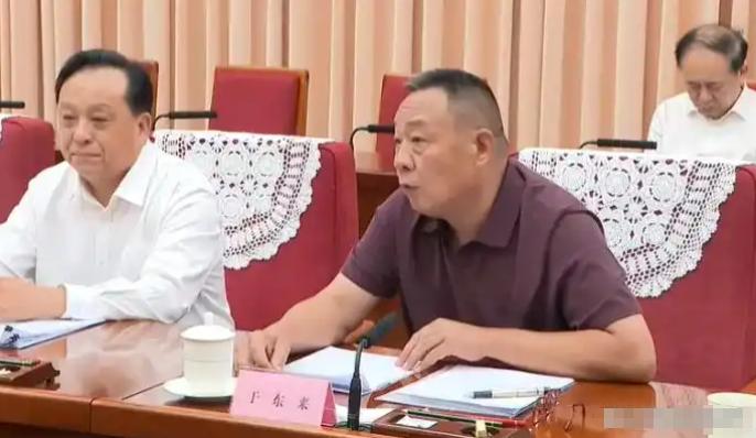 还得是于东来，polo衫进中南海第一人！7月13日新闻联播播了李