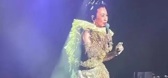 78岁路都走不稳还开演唱会捞金，全网恶评如潮，她却扬言回馈粉丝