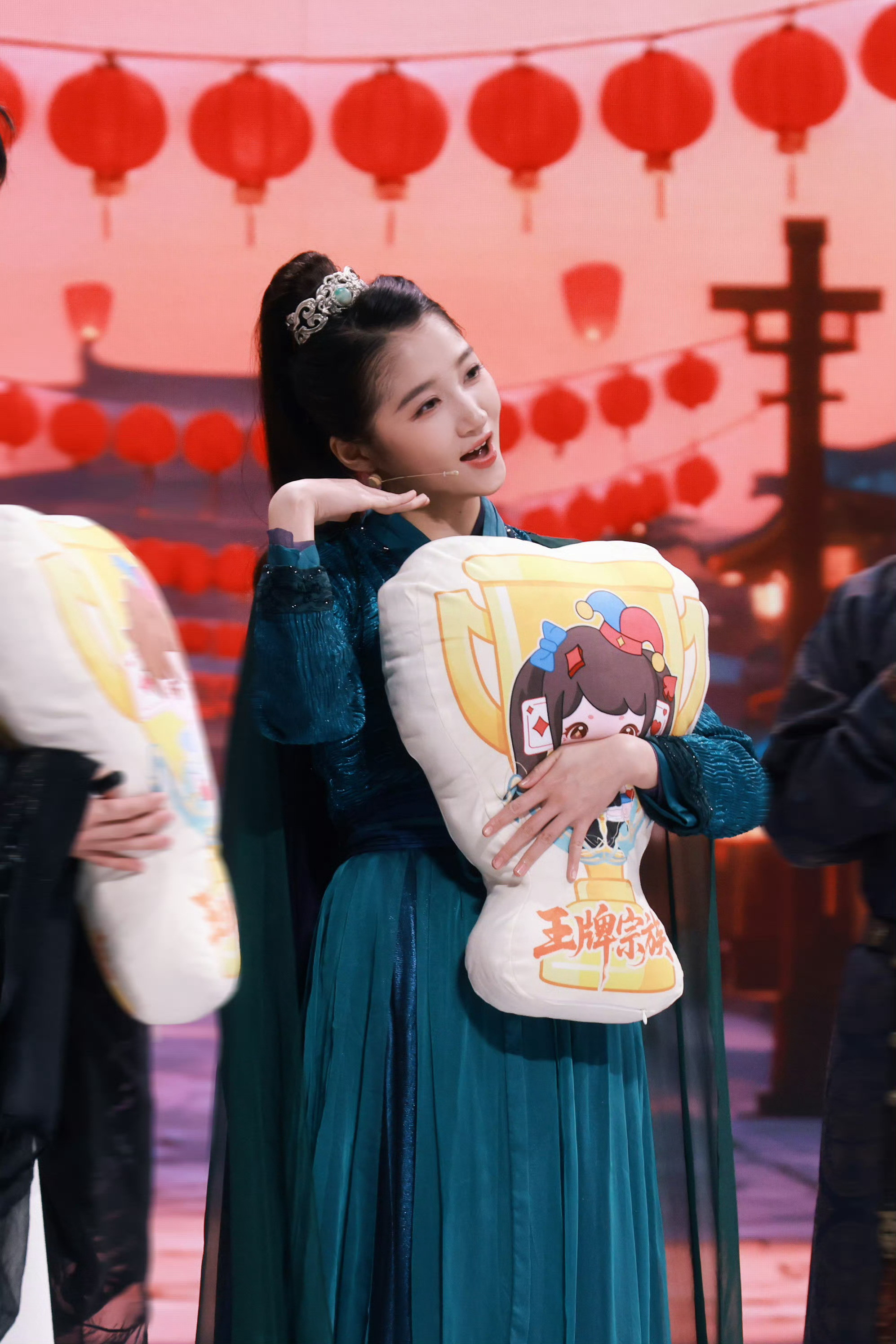 关晓彤又有新身份了又当文物讲解员啦，跟关晓彤一起涨知识了