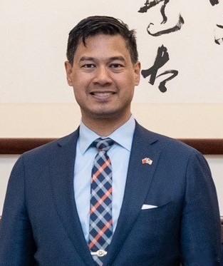 （维基）简以荣（英语：IvanJ.Kanapathy），美国海军陆战队退役军