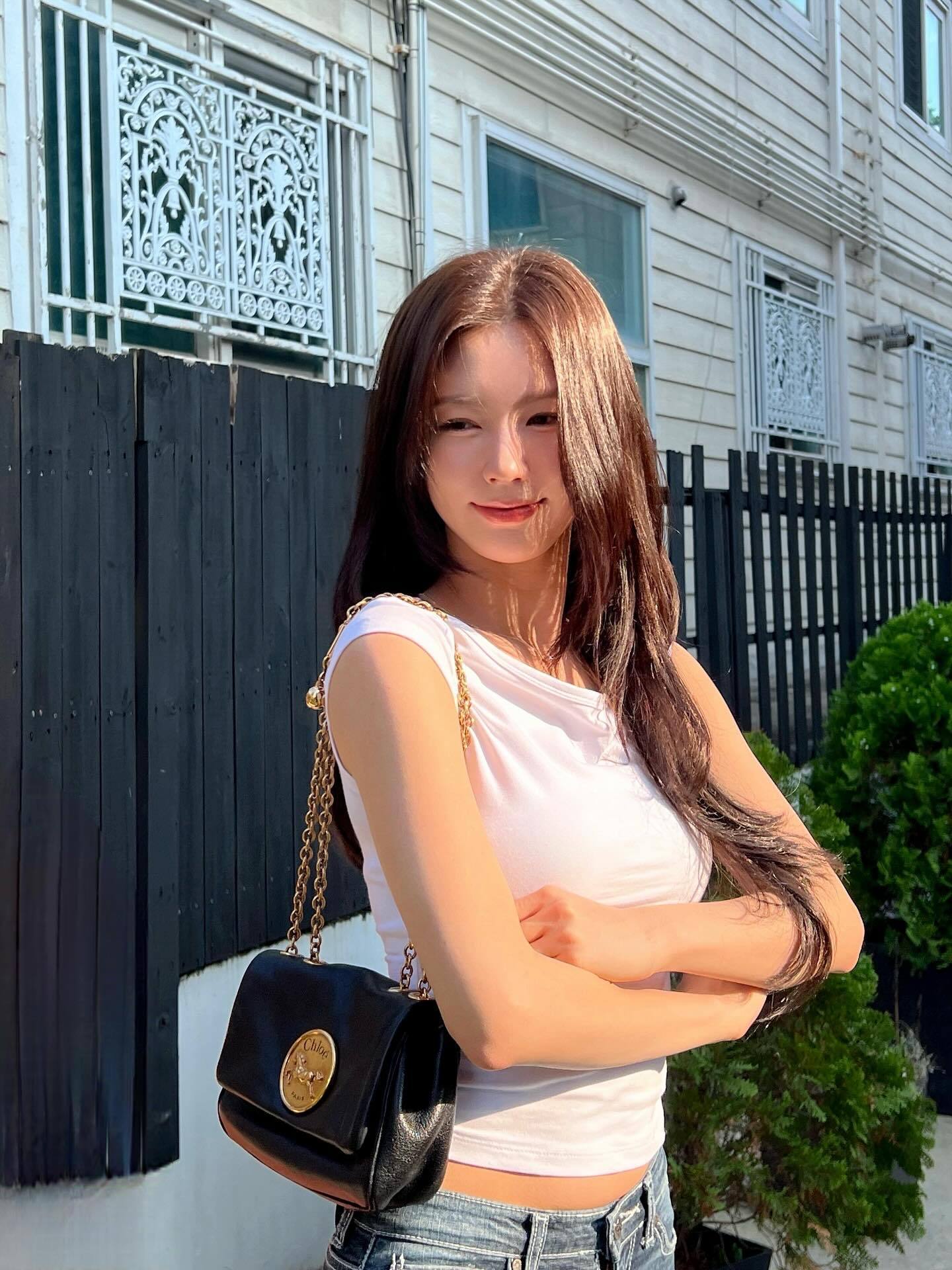 赵美延Ins更新，门面主唱好美赵美延​​​