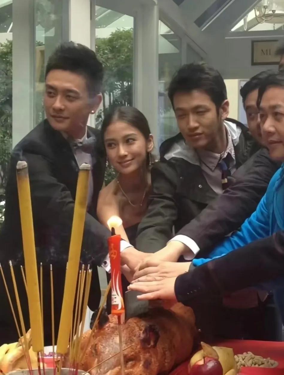 看图一当年香港TVB男女演员，无滤镜无美颜，也没有隆重又奢华的刻意摆拍，完全就是