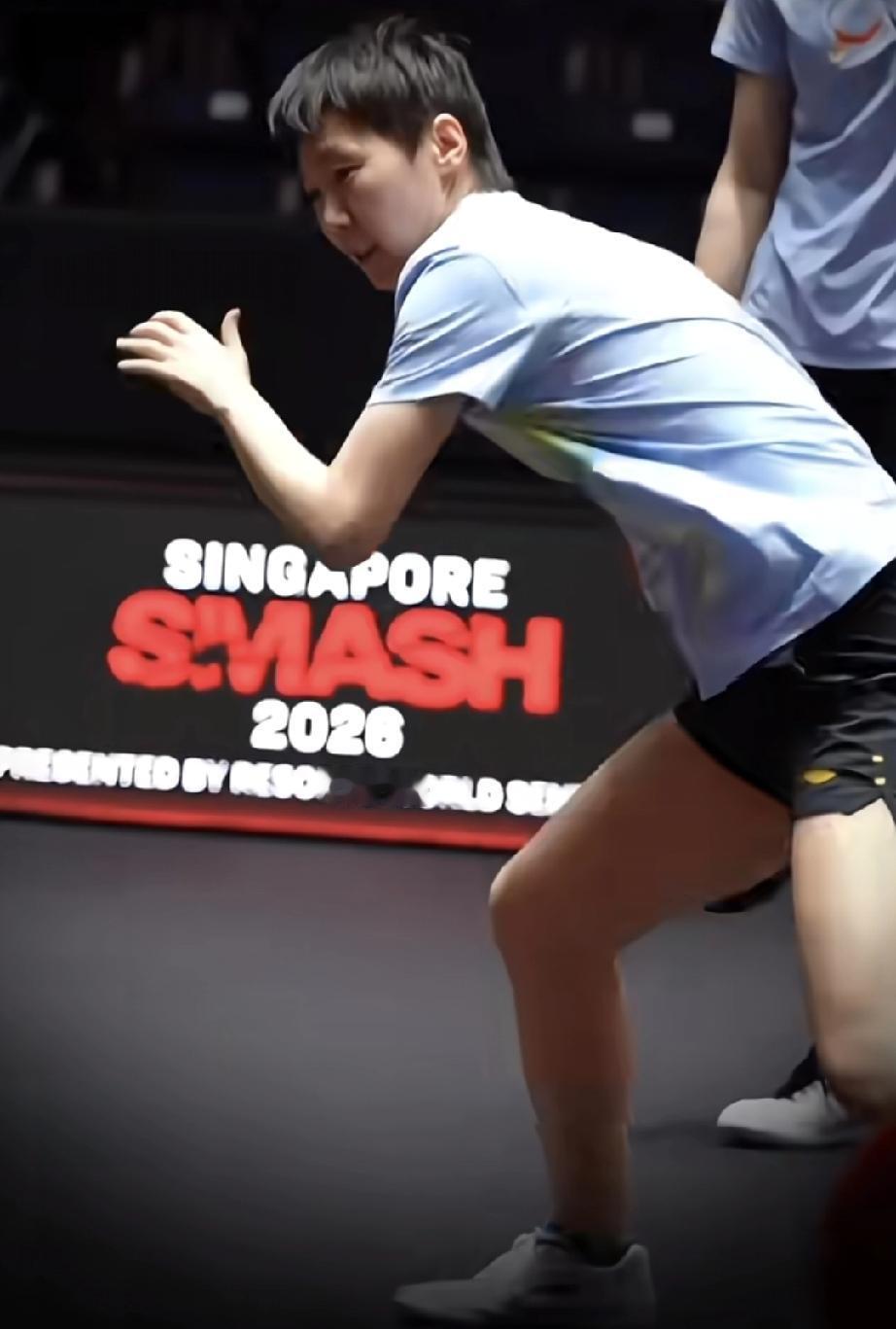 WTT新加坡大满贯，国乒适应比赛场馆。终于又看到王曼昱挥舞球拍啦！看王曼昱，享