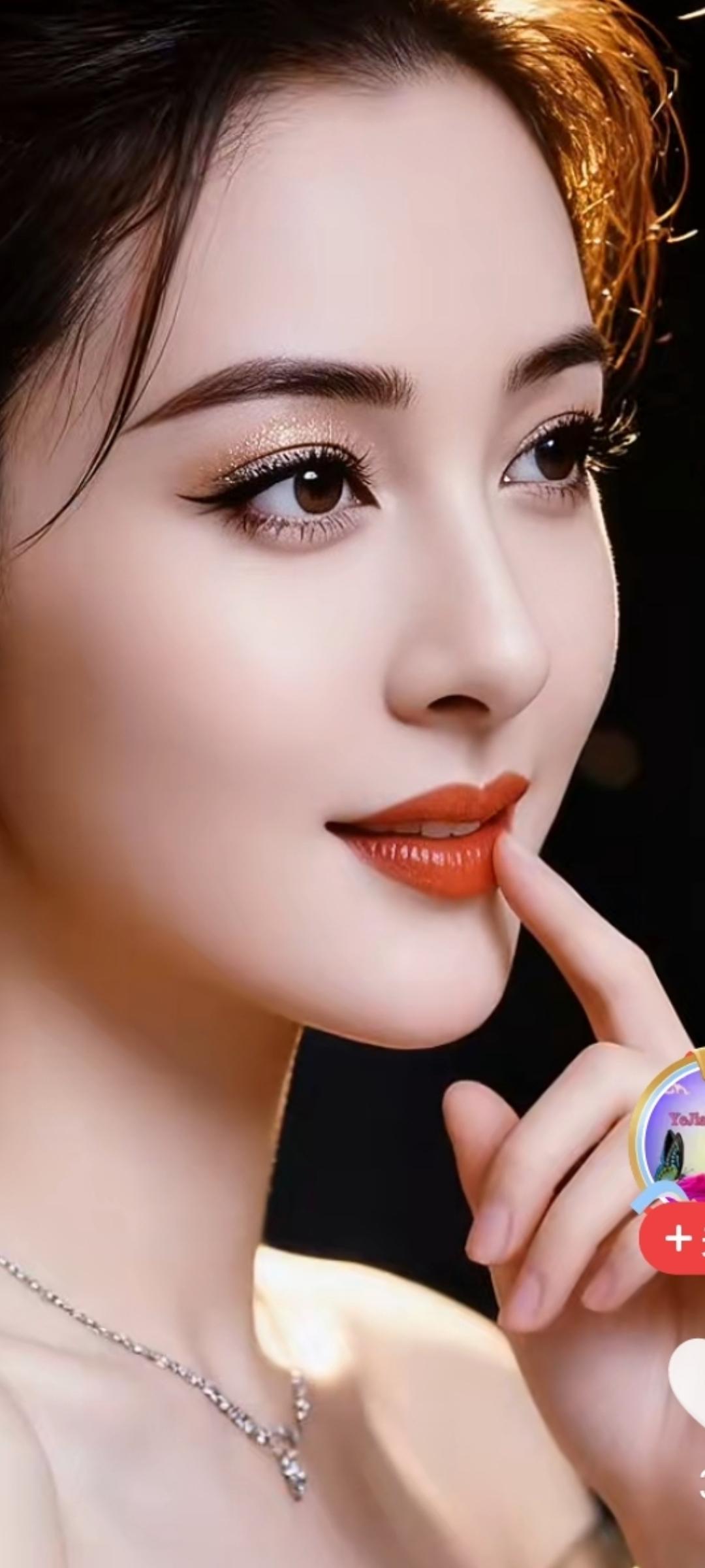 优雅妆容，闪耀眼妆，红唇诱惑，魅力无限！💄✨