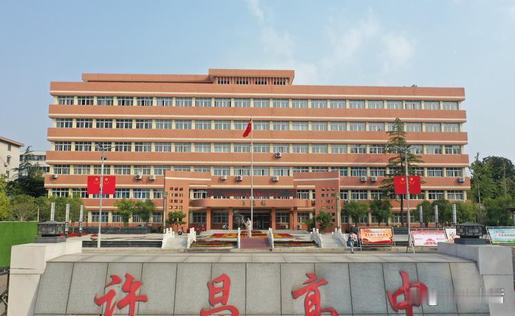 许昌家长这几天最急的，就是孩子分数出来了，学校还能不能稳住。7月6日出成绩，7月