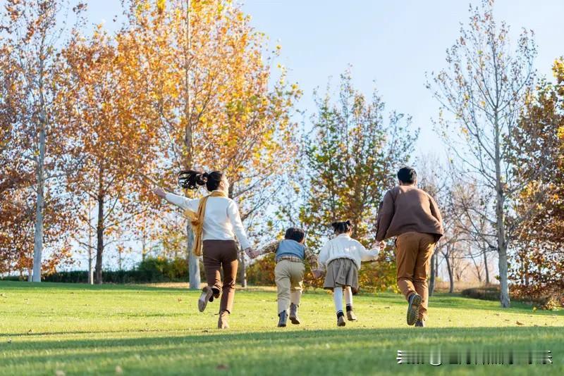 就算有人避开了结婚买房，后面也很难避开为了孩子买房。身边有那种家境还可以的小夫