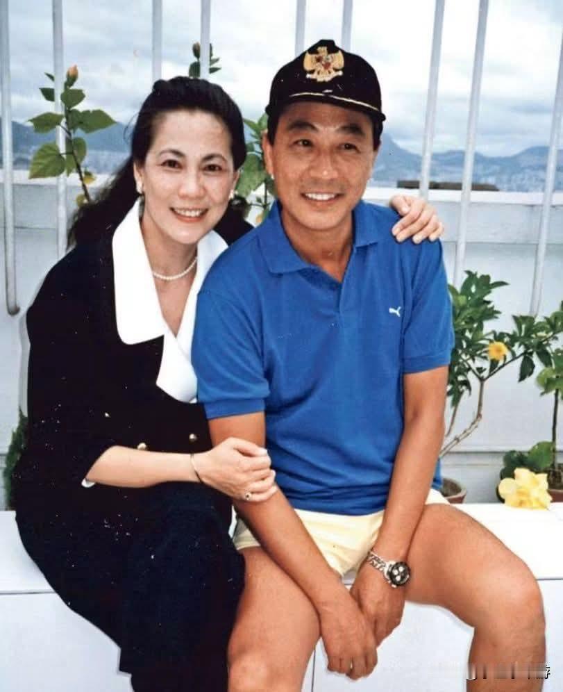 曾江与林翠两兄妹合照!