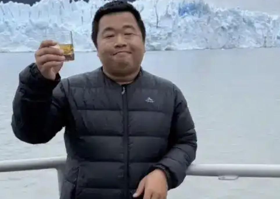 全网坐拥3000多万粉丝的博主蓝战非，他在南非旅游的时候遭遇到了绑架劫持，而背后