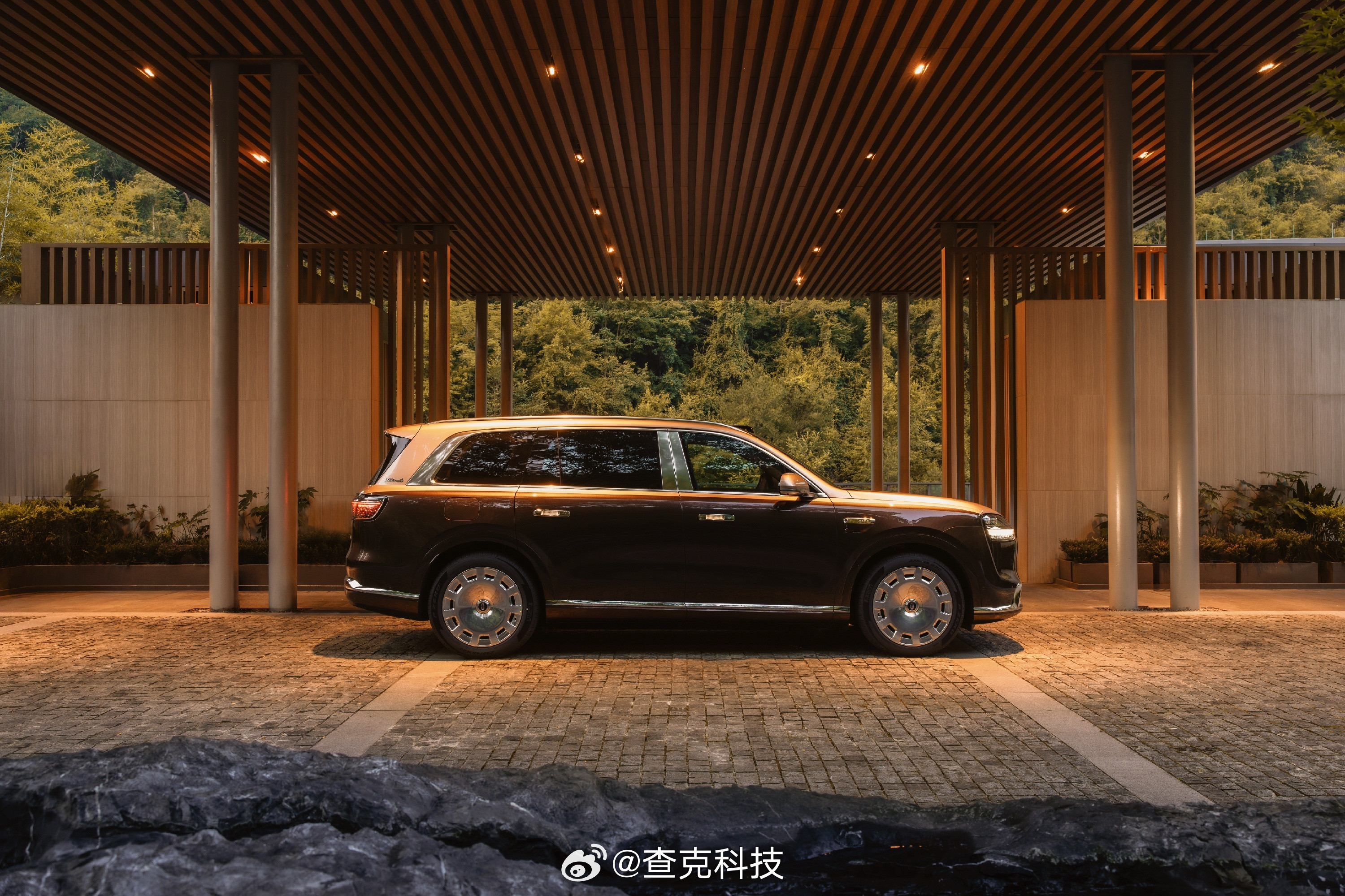 问界M9Ultimate展车进店问界M9Ultimate领世加长版终于全面曝光