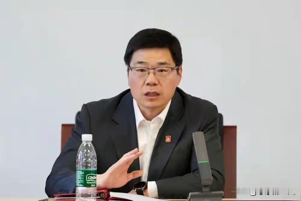 中国篮球看似两样能提高实力，结果成了奇葩男篮CBA联赛，谁出的主意，搞个第5节