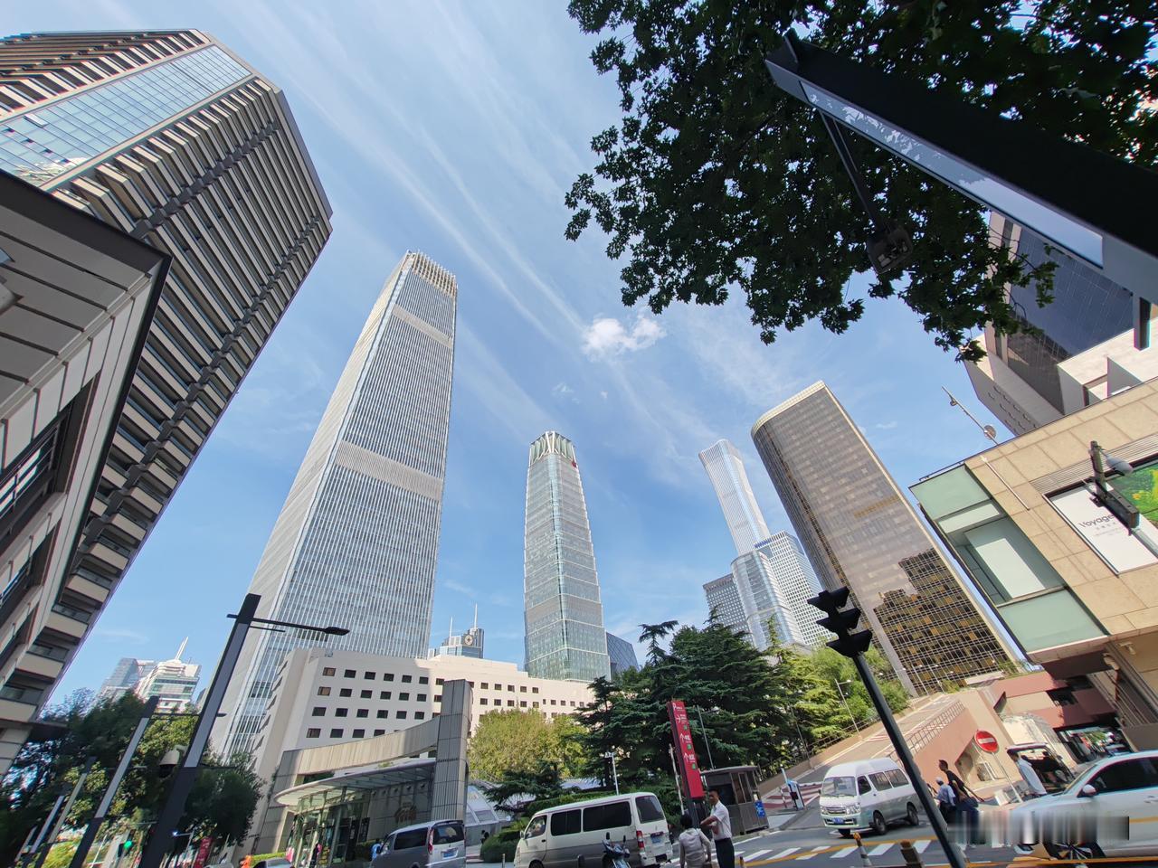 985本硕毕业了在北京只能拿到1.3万工资。看来现在学历是贬值了，今天遛弯，