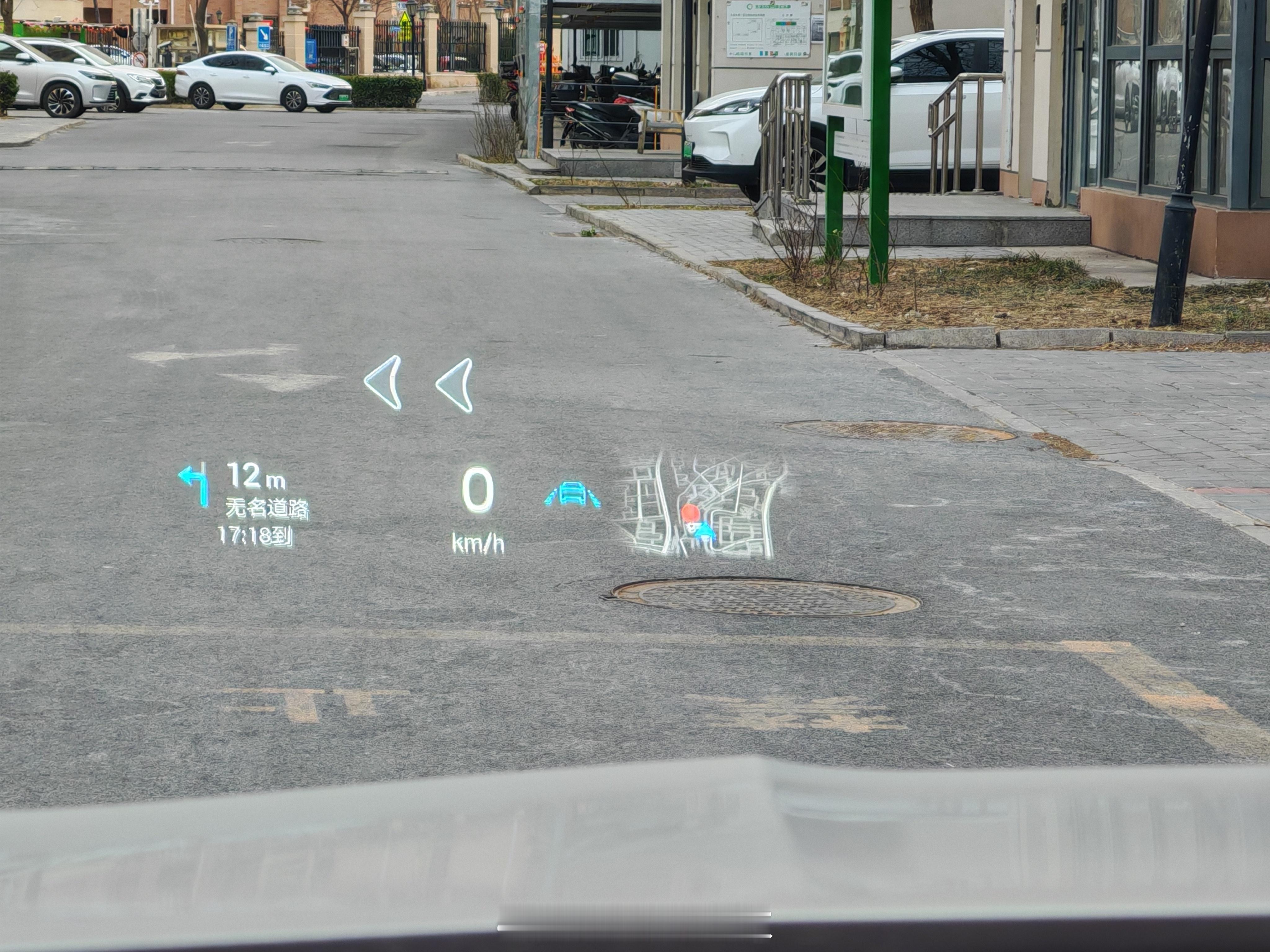 腾势Z9GT抬头显示这个东西，不知道你们喜不喜欢，真不知道是哪个天才想出来的，不