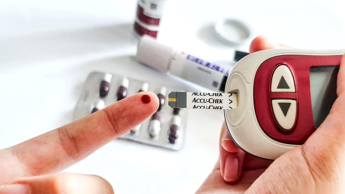 说真的，我最见不得的就是那些控糖把自己往死里折腾的人。以为不吃主食，天天饿得眼