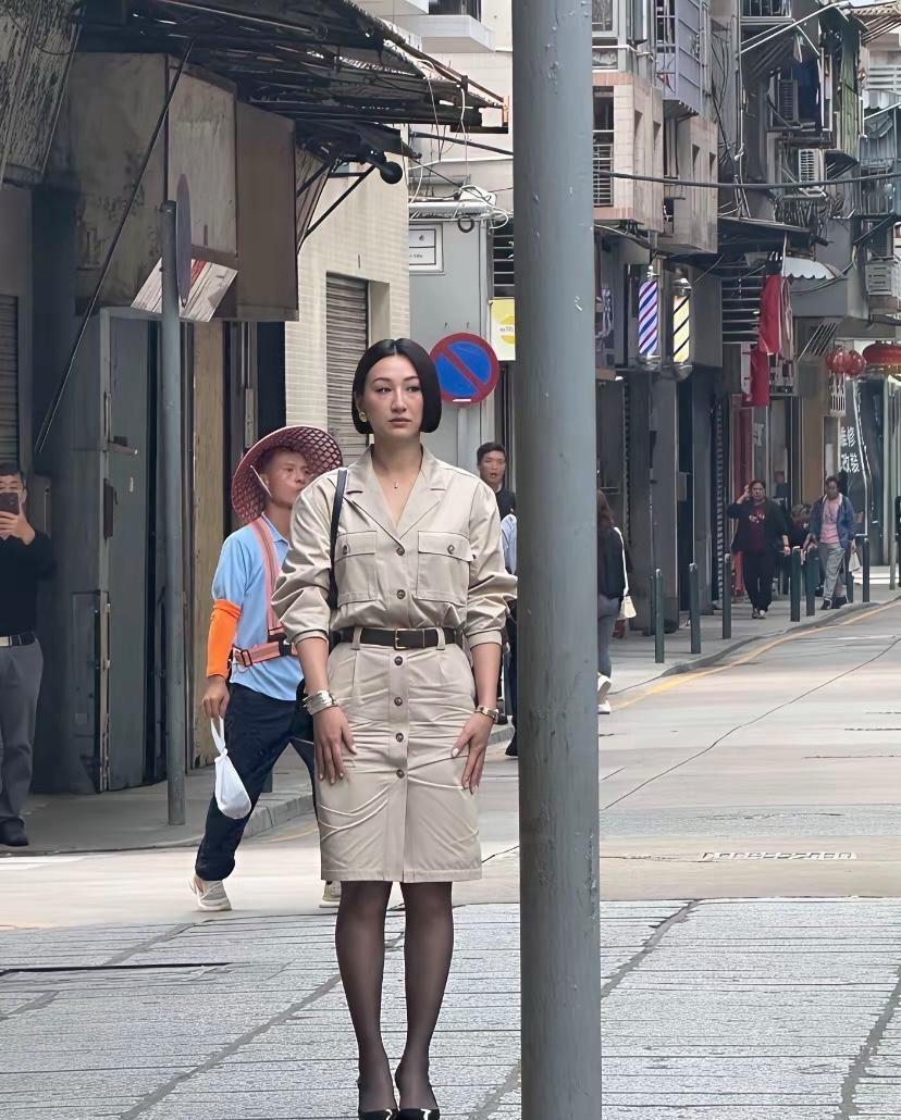 剧组也太不走心了吧，高海宁的裙子都皱成这样了也不熨熨，上镜多影响美观的。