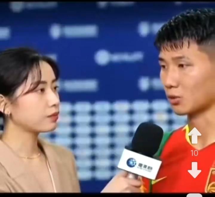 记者采访国足球员，问他这次国足失败的最大原因是什么？球员说，最大的原因是原来他