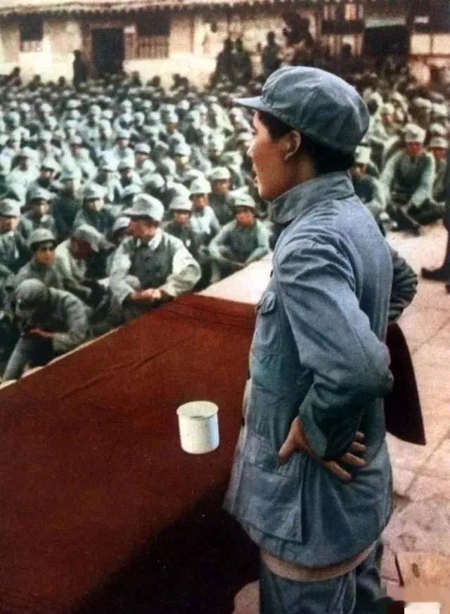 毛主席说：“军事家不能超过物质条件许可的范围外企图战争的胜利，然而军事家可以而且