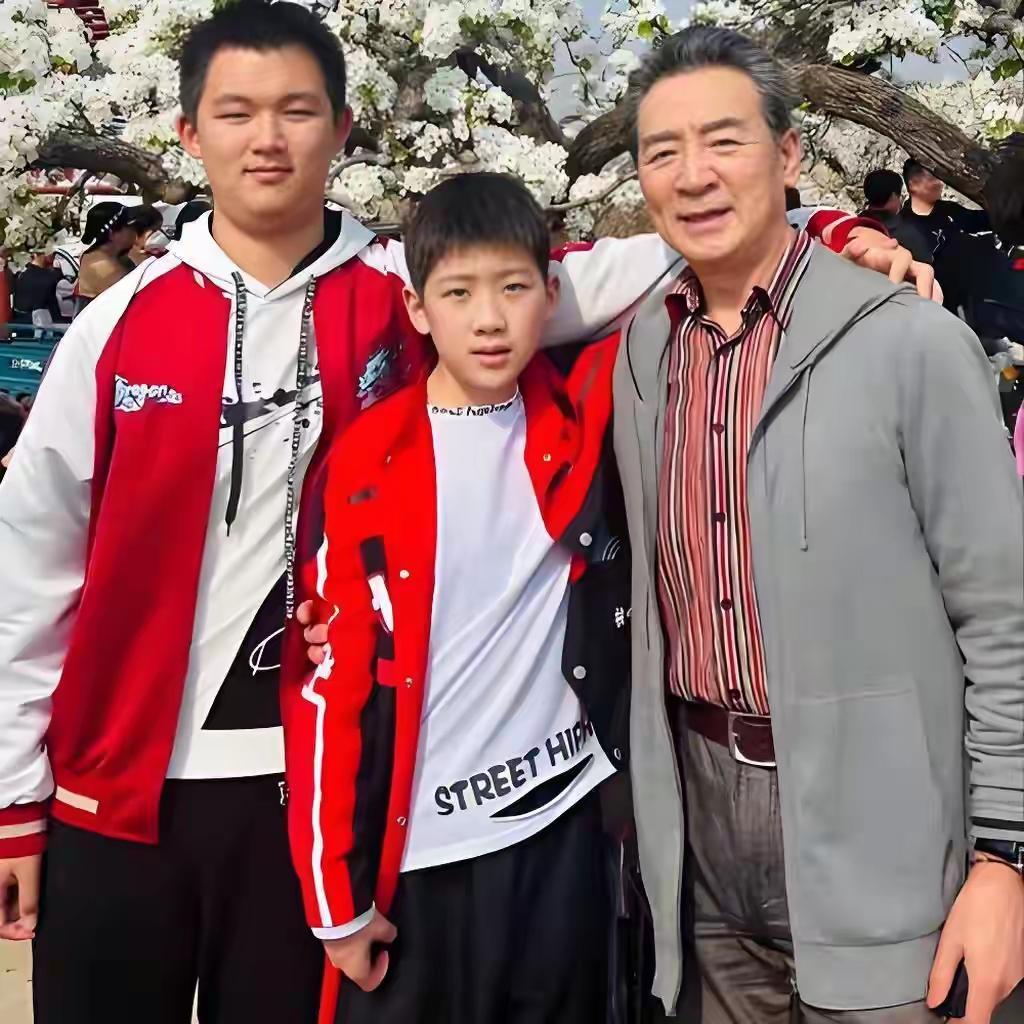 71岁寇振海的扎心独白：53岁老来得子，却因太老被18岁儿子嫌弃。12月29日，