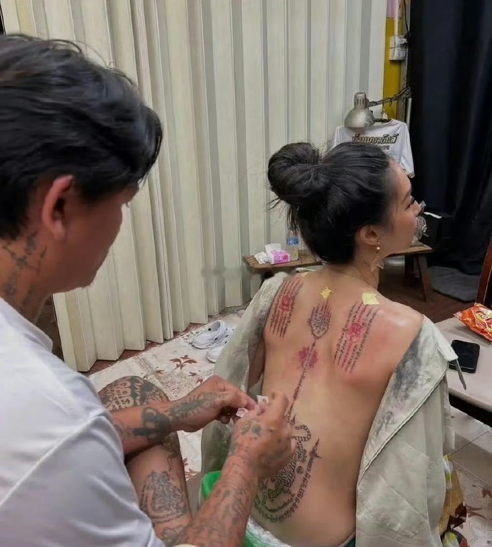 网友：见过这种纹身吗？​​​