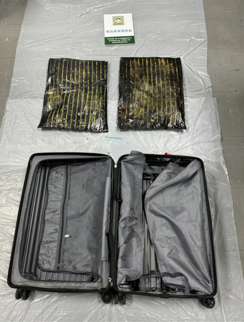 #男子为5000元带9斤海洛因过境##男子带9斤海洛因入境澳门被抓#【内地男子帮