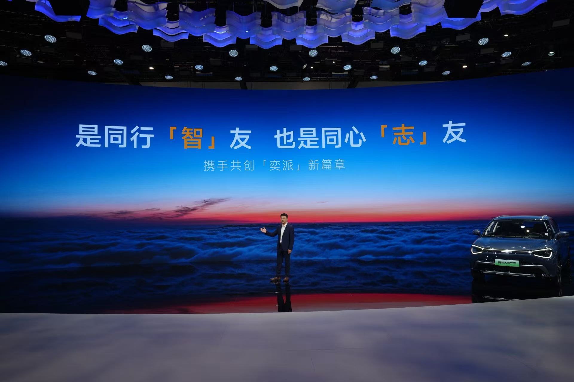 东风奕派和华为乾崑合作的首款大六座SUV命名东风奕派M8，今年还有两款产品发布，