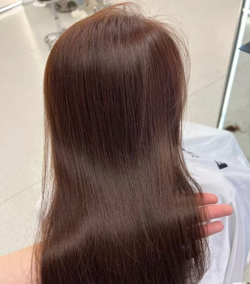 别染发，别染发，别染发！4月15日，主持人尼格买提晒出自己眼部严重肿胀的照