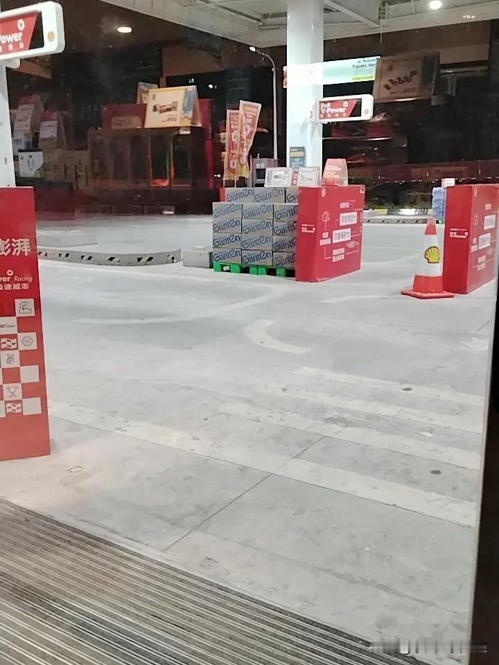面对这种赤裸裸的诱惑，真的没有一点动摇吗？真的没有！在加油站上班两年了，遇到