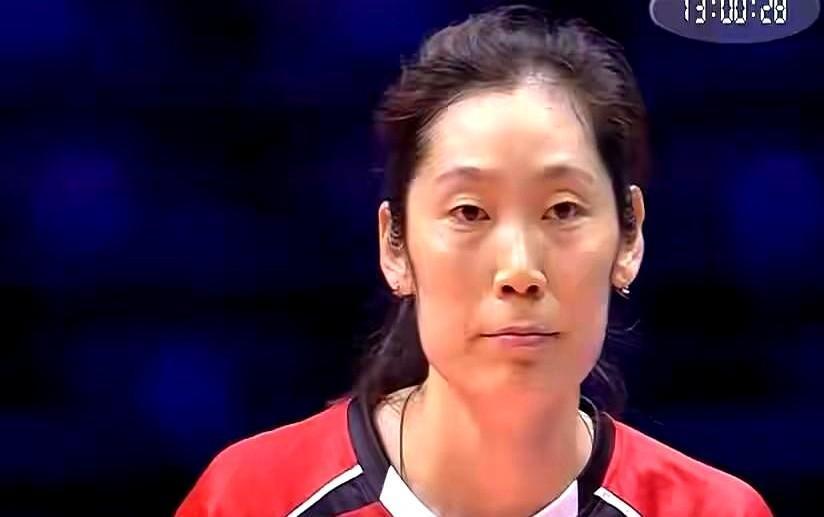 河南女排赢了北京，谁会想到年轻球员敢跟朱婷硬碰硬？董禹含的表现堪比朱婷，这个