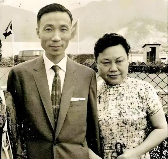 邵逸夫是个谜！他每年向国内捐1亿港币，2014年邵逸夫去世，他死后200多亿财产